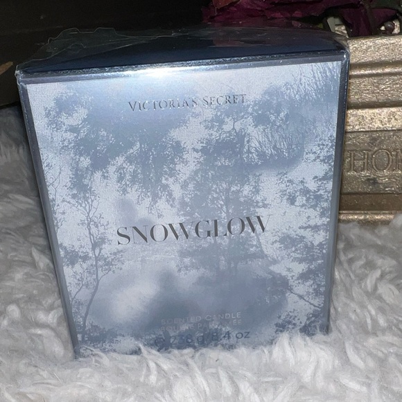 Victoria Secret Scented Candle - Picture 2 of 7